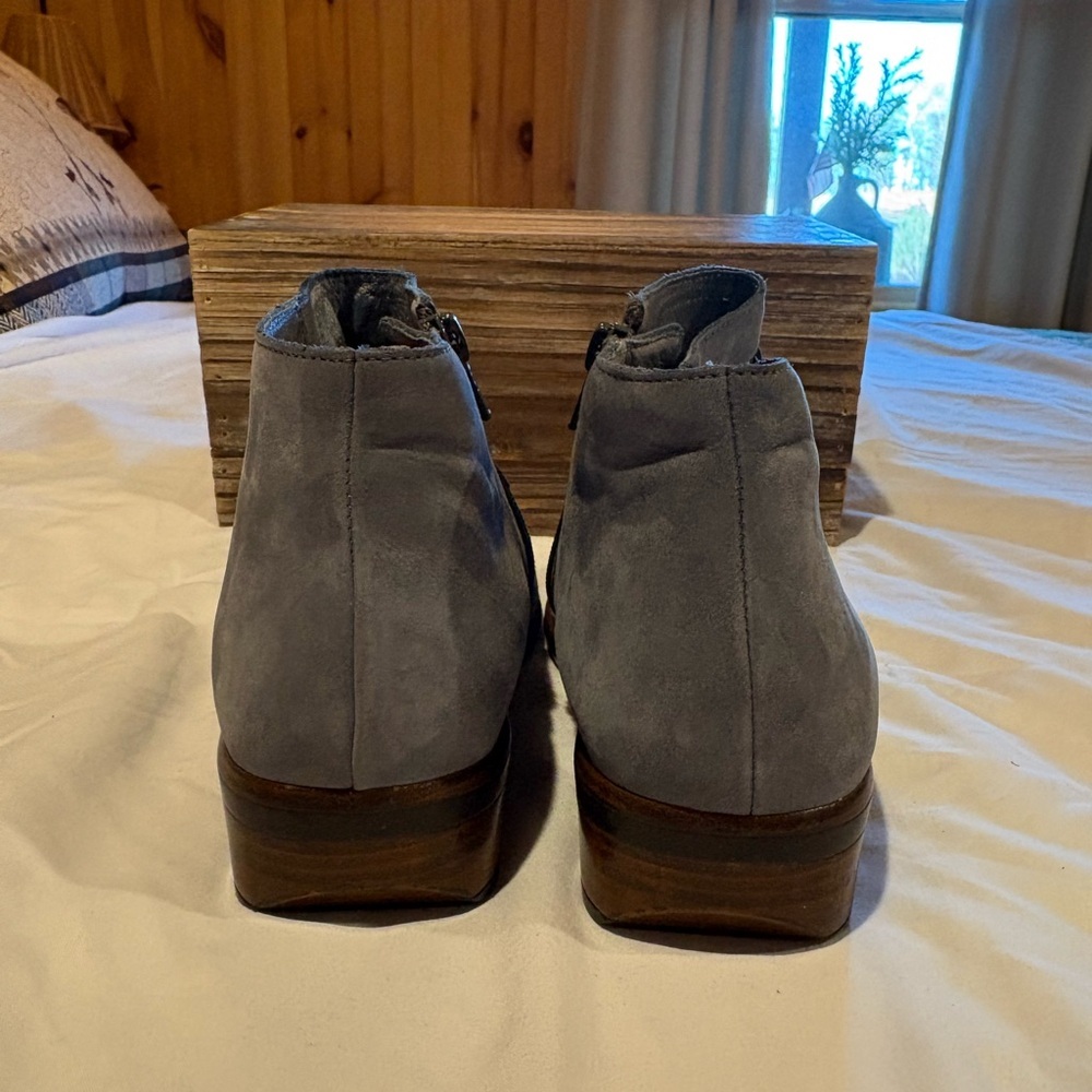 'Leveche' from Naot in Feathery Blue Nubuck/Shiitake Nubuck women’s size 40 - Picture 3 of 14
